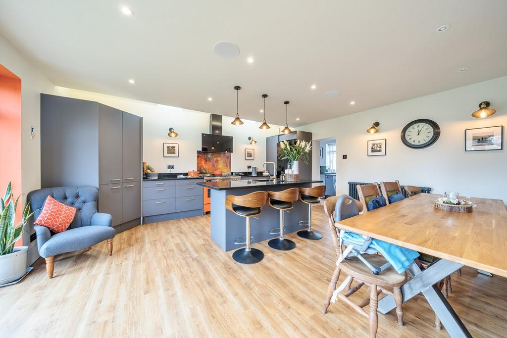 Paulton Road, Midsomer Norton, BA3 4 bed detached house £550,000