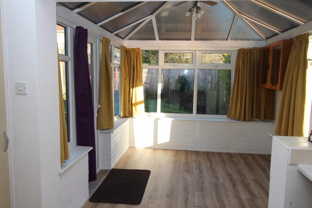 Cleaves Drive, Little Walsingham, NR22 2 bed detached bungalow £895