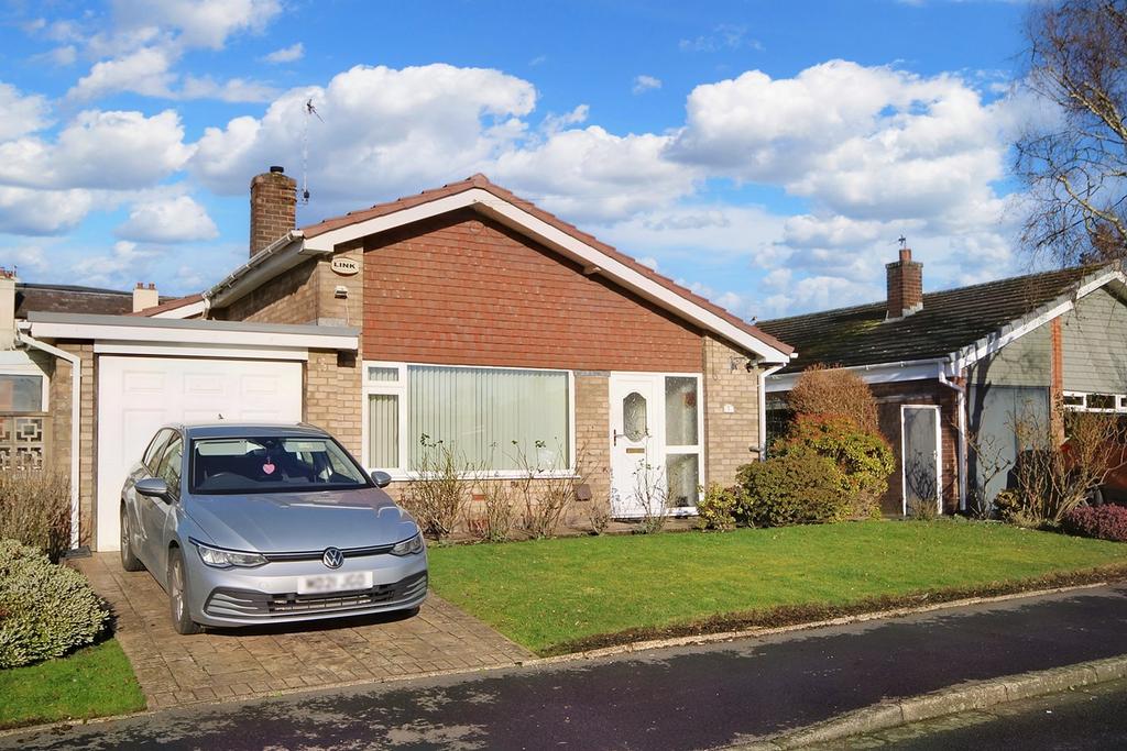 Southlands Avenue, Penketh, Warrington, WA5 2 bed detached bungalow for