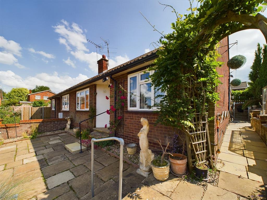 Oldfield Rise, Whitwell, Hitchin, SG4 2 bed bungalow £385,000