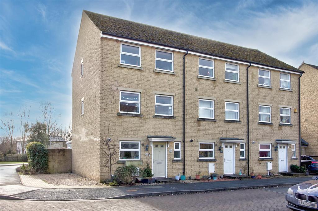 64 Avenue De Gien, Malmesbury 4 bed terraced house £395,000