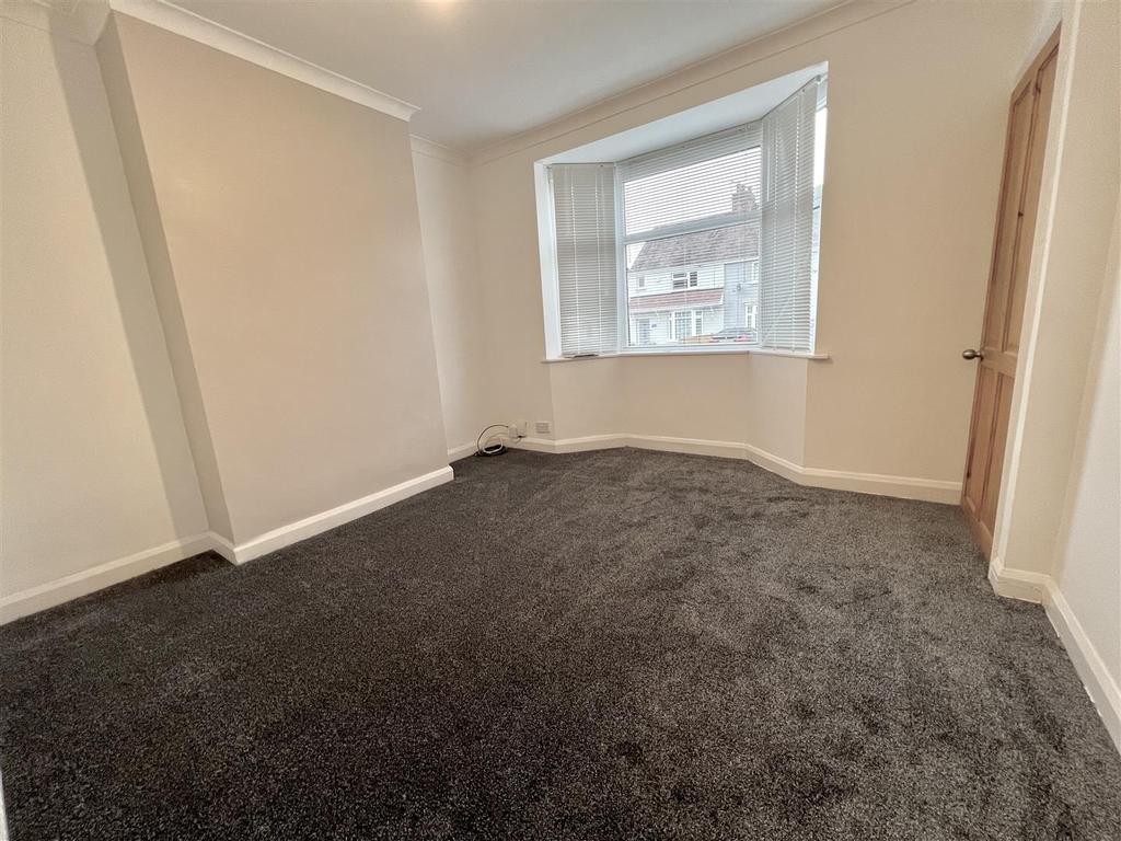 Castle Road, Nuneaton 2 bed house £895 pcm (£207 pw)