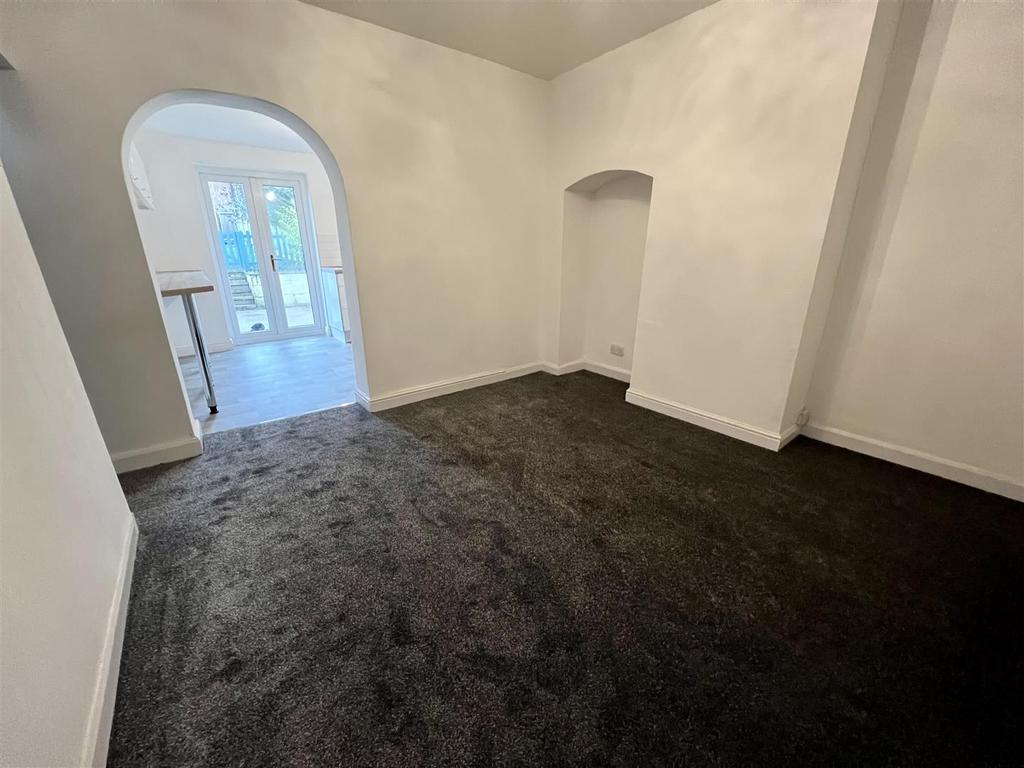 Castle Road, Nuneaton 2 bed house £895 pcm (£207 pw)