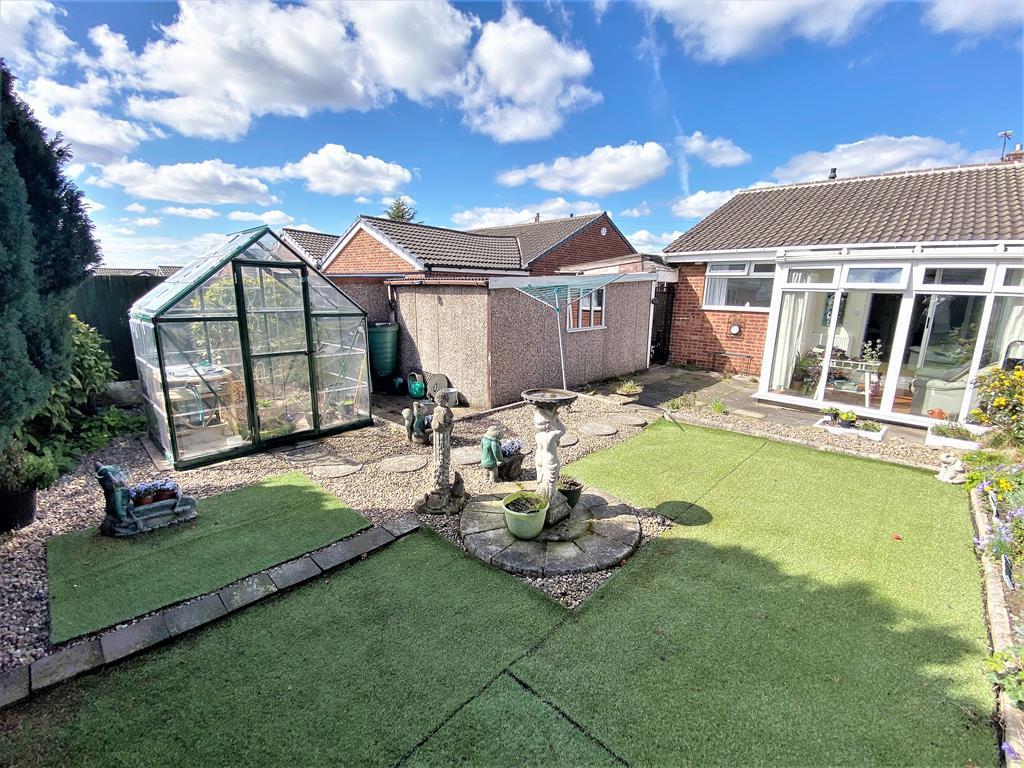 Far Moor Close, Harlington, Doncaster, DN5 7JP 2 bed bungalow for sale