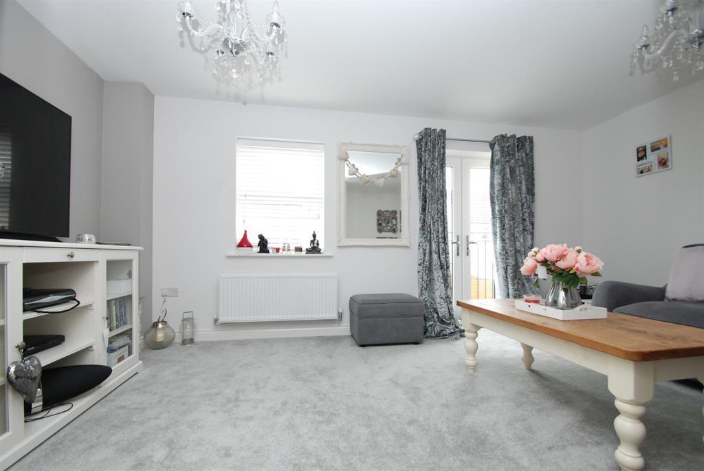 Olvega Drive, Buntingford, Hertfordshire, SG9 9FJ 3 bed semidetached