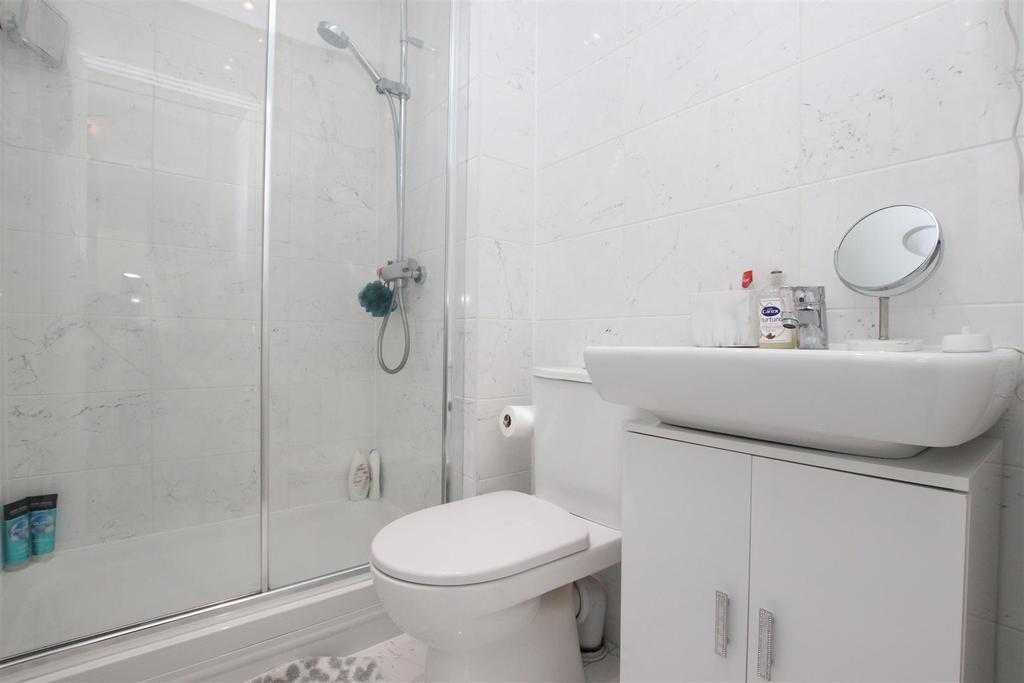 Ensuite.JPG