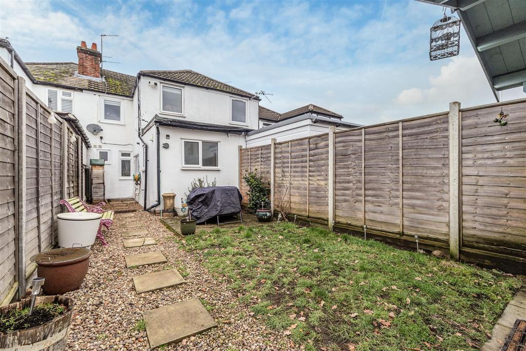 Woodham Lane, New Haw 2 bed £275,000