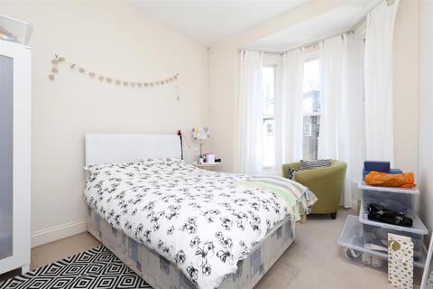 3 bedroom flat to rent - Brooke Road, Stoke Newington, N16