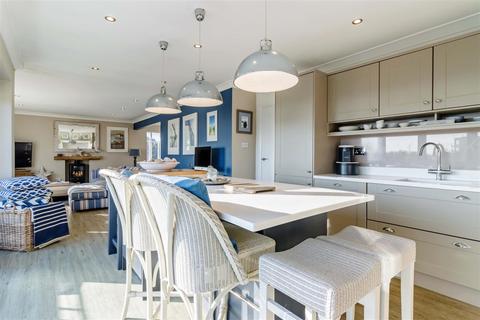3 bedroom apartment for sale - Marine Crescent, Goring-By-Sea, Worthing