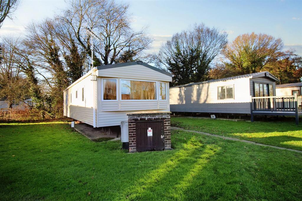 Clacton Road, Weeley, ClactonOnSea 2 bed park home for sale £34,995