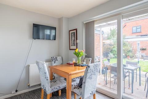 39 Hicks Close, Warwick, CV34 5ND