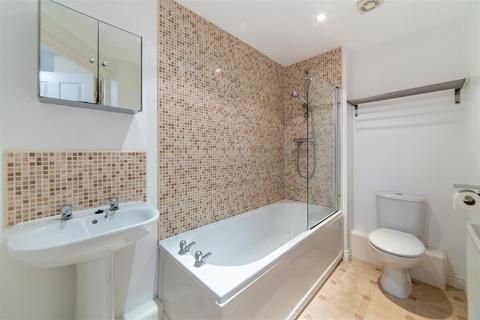 2 bedroom flat for sale - Ambergate Way, Newcastle Upon Tyne