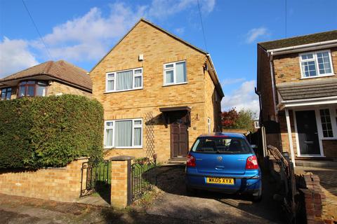 4 bedroom semi-detached house to rent - Newlyn Close, Hillingdon,
