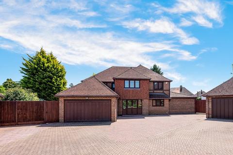 3 Stag Leys Close, Banstead, SM7 3AH