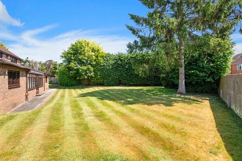 3 Stag Leys Close, Banstead, SM7 3AH