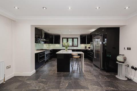 3 Stag Leys Close, Banstead, SM7 3AH