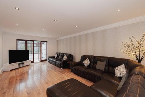 3 Stag Leys Close, Banstead, SM7 3AH