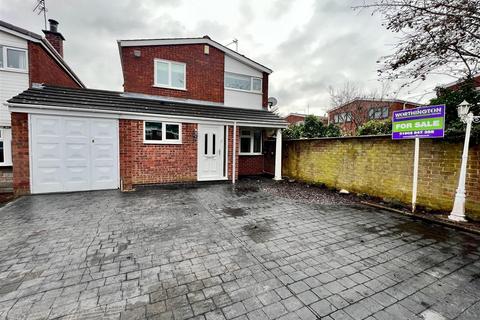 4 Belvide Gardens, Codsall, Wolverhampton, WV8 1AN