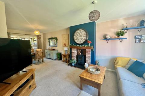 64 Bilbrook Road, Codsall, Wolverhampton, WV8 1ER