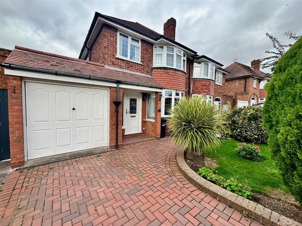 Birches Park Road, Codsall, Wolverhampton 3 bed semidetached house for