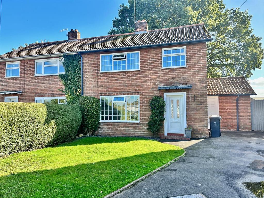 Parkes Avenue, Codsall, Wolverhampton 3 bed semidetached house £270,000