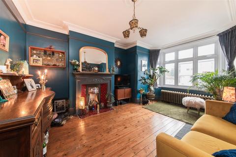4 Woodgrange Avenue, London, N12 0PS