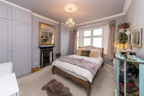 4 Woodgrange Avenue, London, N12 0PS