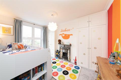 4 Woodgrange Avenue, London, N12 0PS