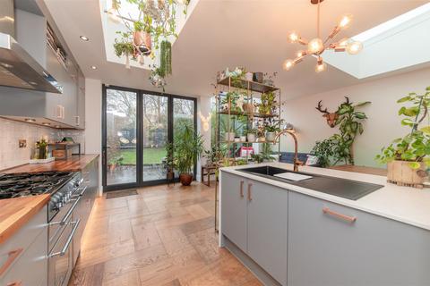 4 Woodgrange Avenue, London, N12 0PS