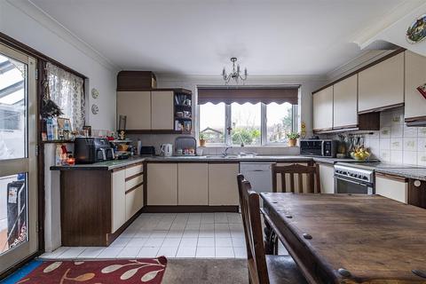 16 Hurst Road, Epsom, KT19 8SJ
