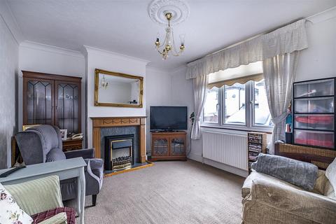 16 Hurst Road, Epsom, KT19 8SJ