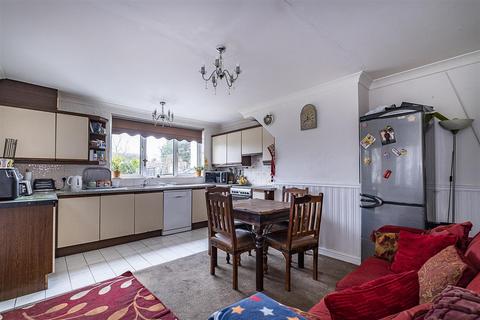 16 Hurst Road, Epsom, KT19 8SJ