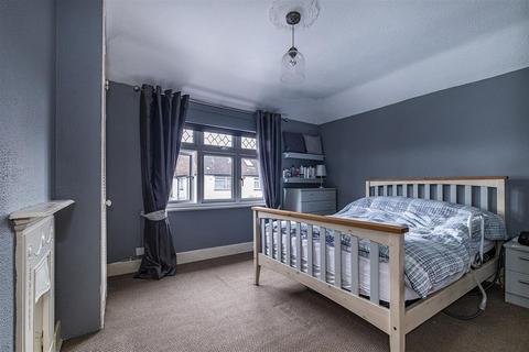 16 Hurst Road, Epsom, KT19 8SJ