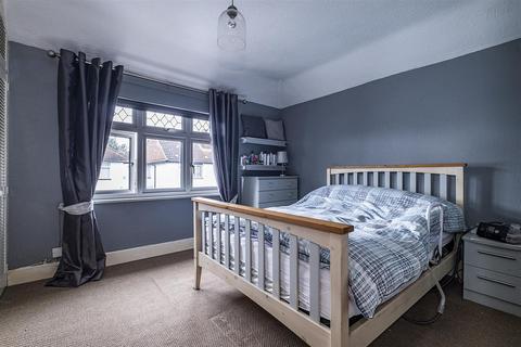 16 Hurst Road, Epsom, KT19 8SJ