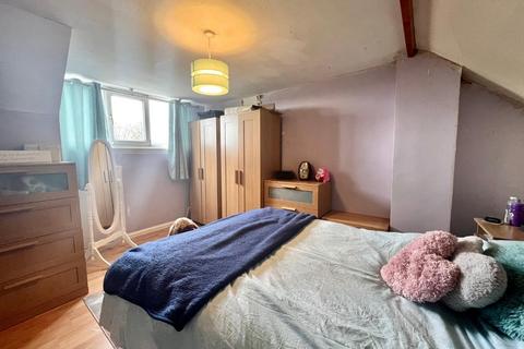 2 Clover Lane, Northampton, NN2 8BT
