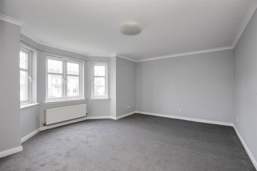 10 Peasehill Fauld, Rosyth, KY11 2DQ 1 bed property £90,000
