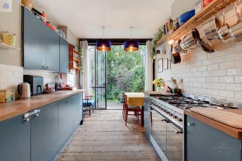 172 Hewitt Avenue, London, N22 6QG