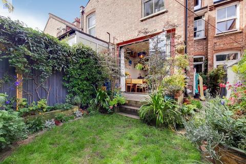 172 Hewitt Avenue, London, N22 6QG