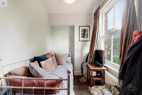 172 Hewitt Avenue, London, N22 6QG