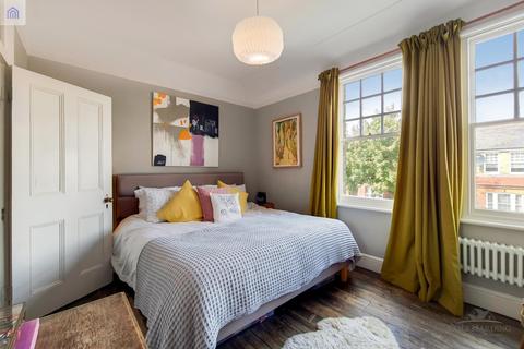172 Hewitt Avenue, London, N22 6QG