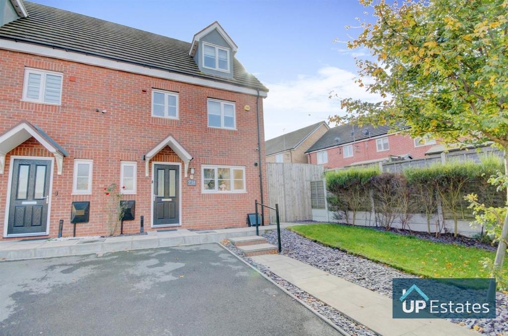 John Brooks Gardens, Coventry 4 bed semidetached house £290,000