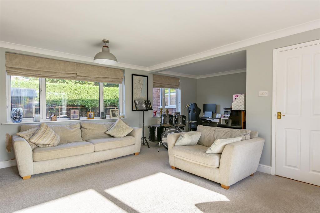 Lounge/Sitting Room