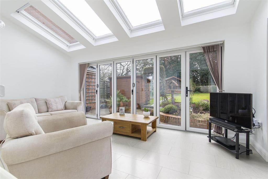 Barn Close, Upper Newbold, Chesterfield 3 bed detached house £449,950