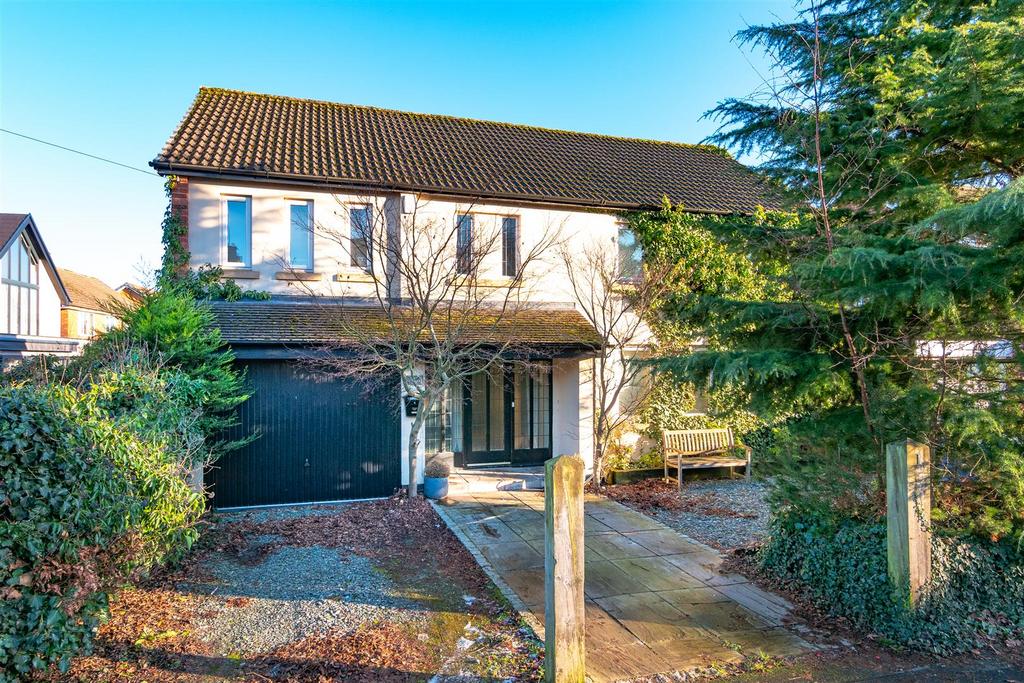 Apsley Grove, Bowdon, Altrincham 4 bed detached house for sale £925,000