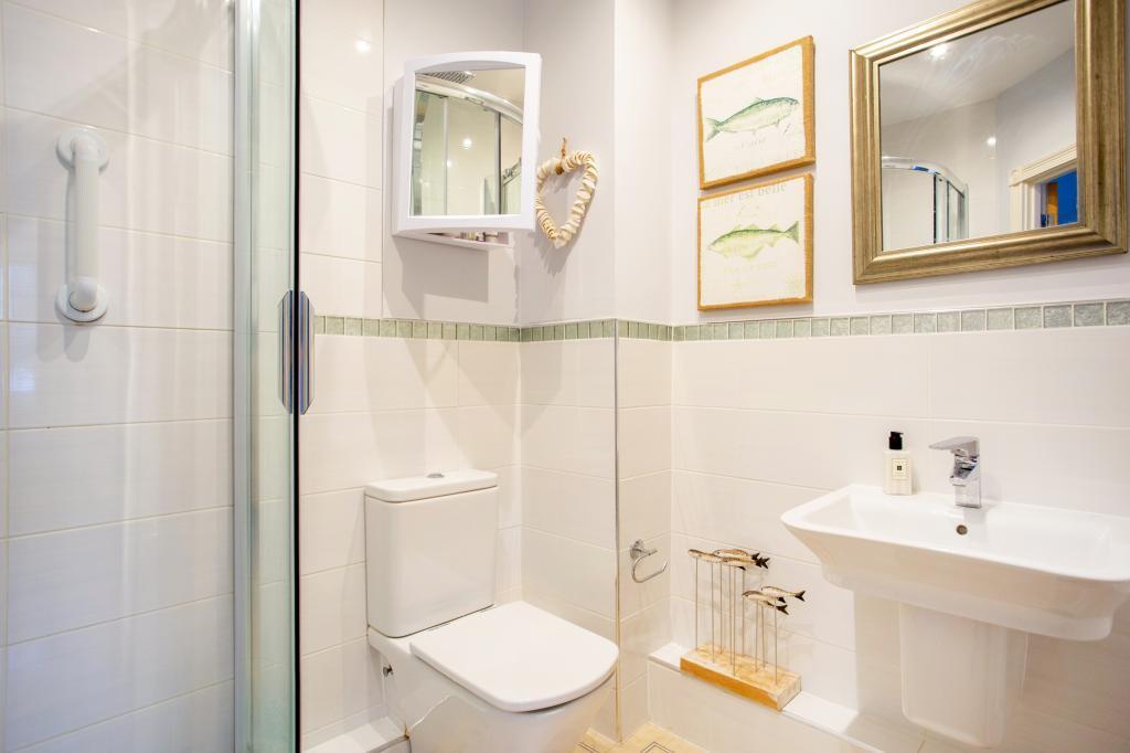 20 Sandford Park Place 312347 (18).jpg