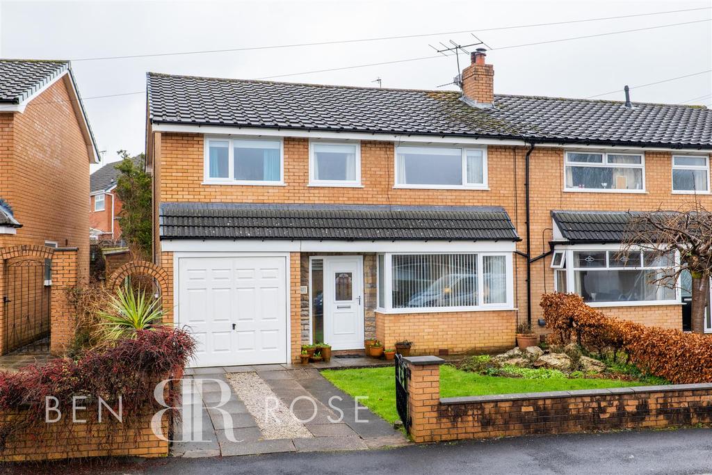 Walgarth Drive, Chorley 4 bed semidetached house £259,995