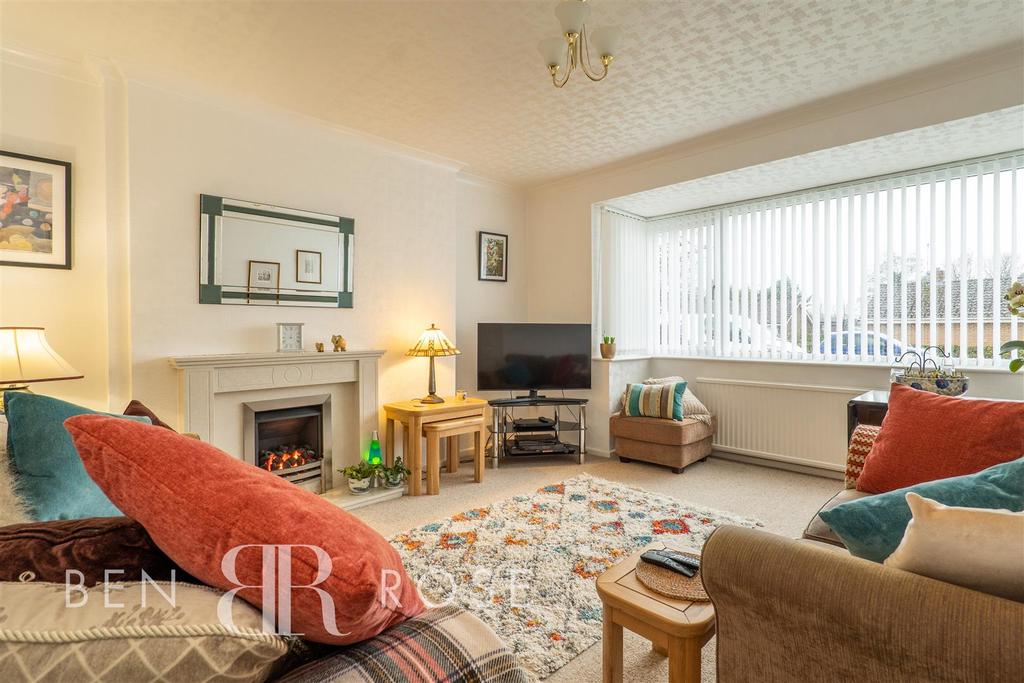 Walgarth Drive, Chorley 4 bed semidetached house £259,995