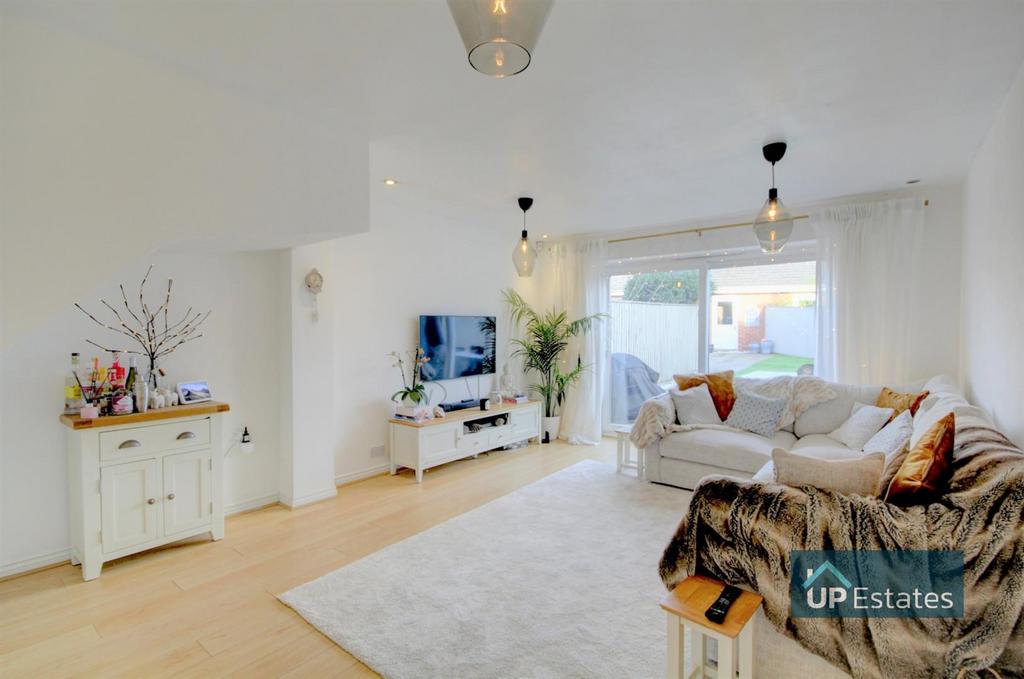 Walsingham Drive, Nuneaton 3 bed semidetached house £230,000