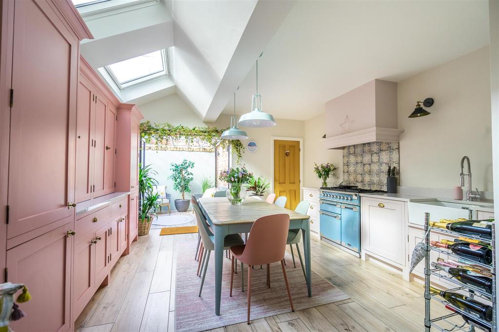 Thorpe Street, York, YO23 1NJ 3 bed terraced house £1,800 pcm (£415 pw)