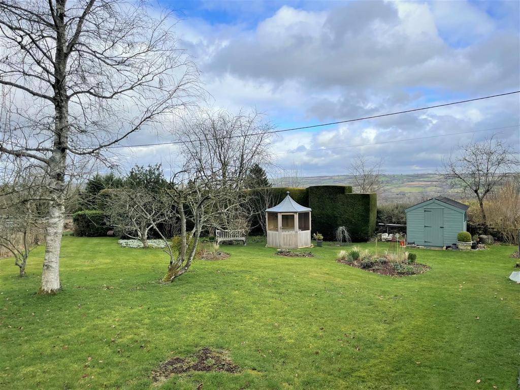 Summerhouse and garden-.jpg